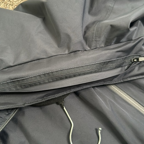 TUMI navy blue packable rain jacket size XlArge - Picture 8 of 15